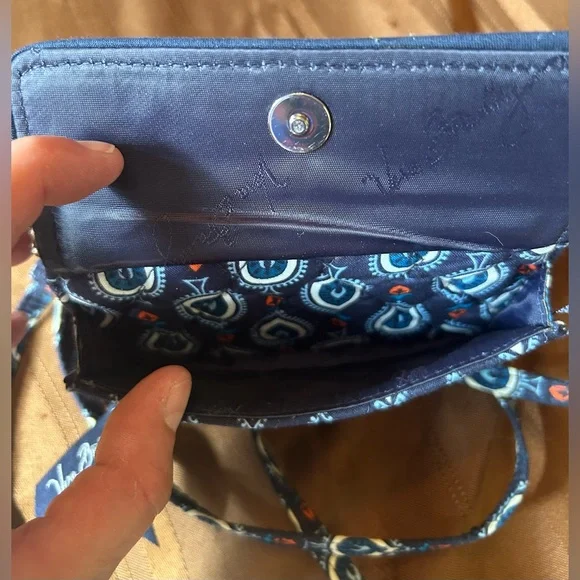 VERA BRADLEY “BLAIR” ALL IN ONE CROSSBODY/WRISTLET/WALLET. NWOT - Picture 9 of 11